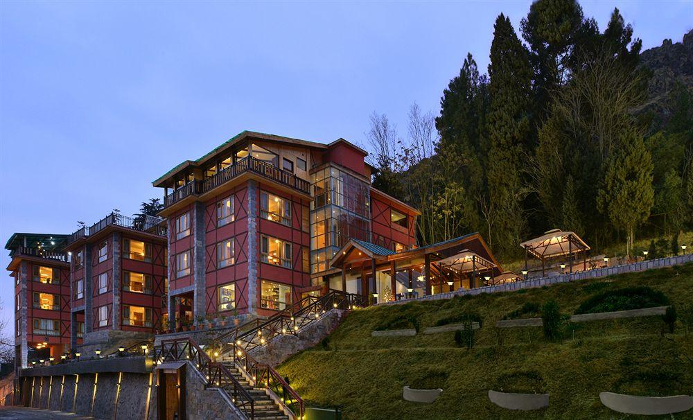 Golden Tulip Srinagar Hotel Bagian luar foto