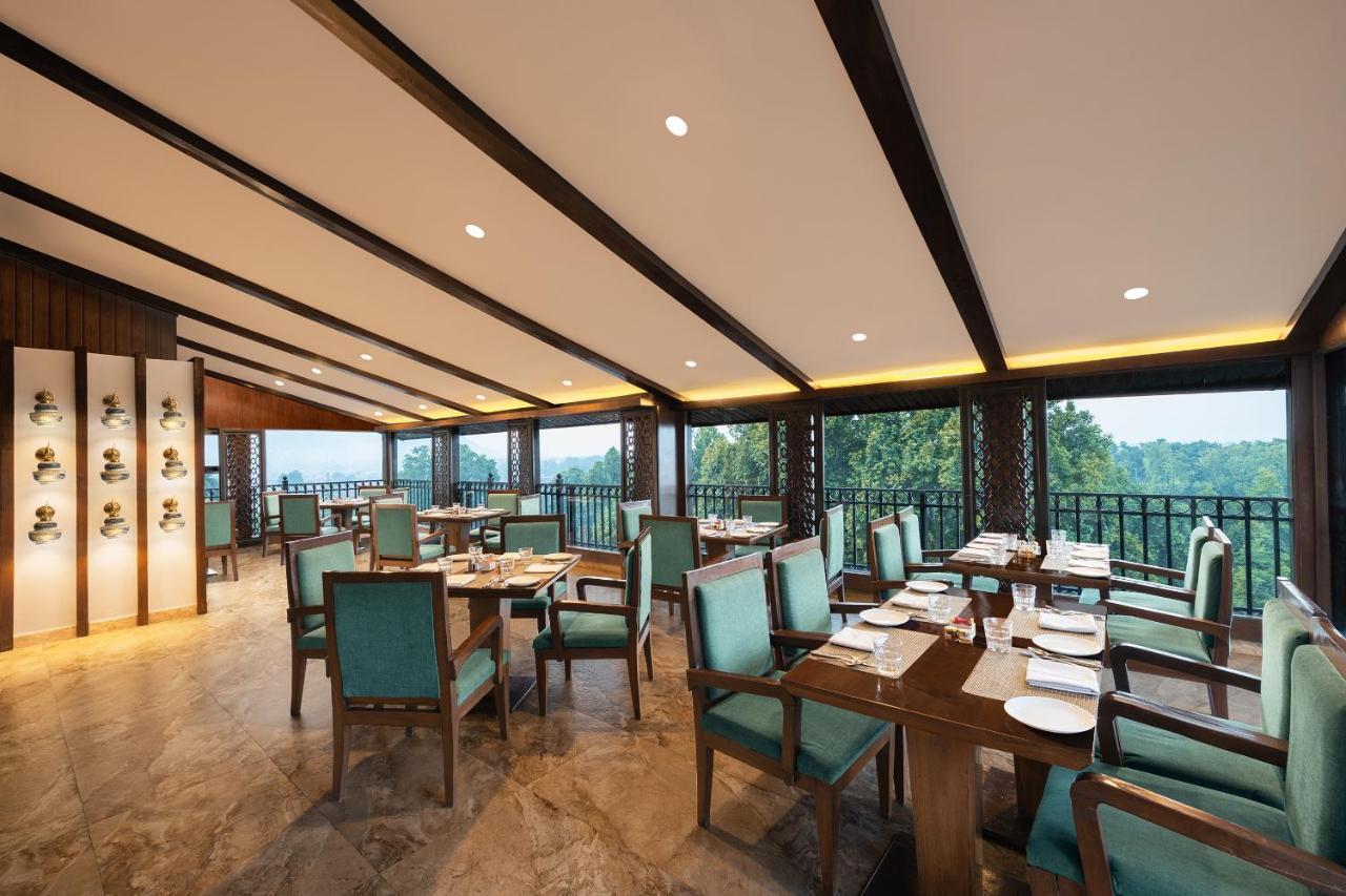 Golden Tulip Srinagar Hotel Bagian luar foto