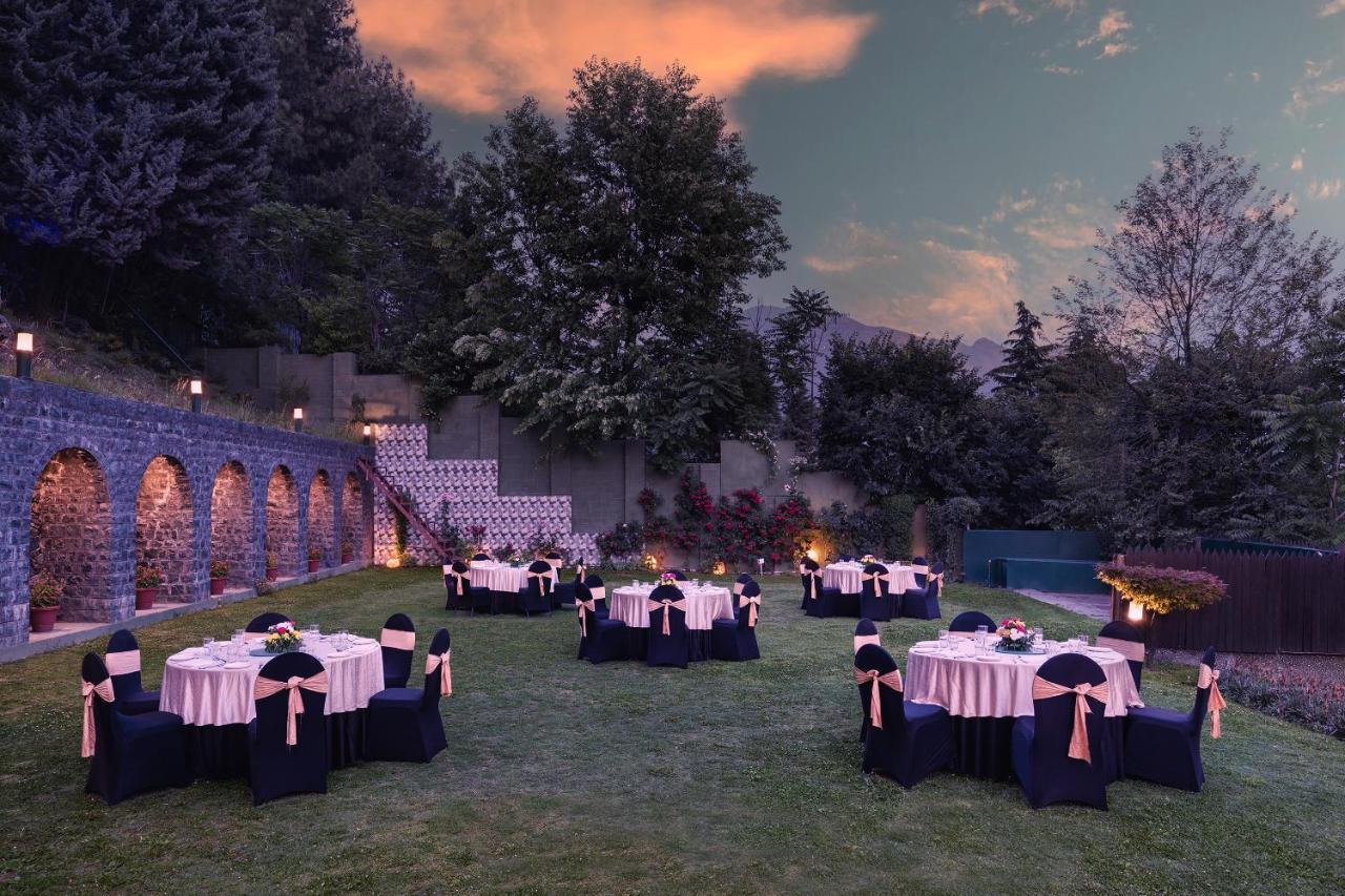 Golden Tulip Srinagar Hotel Bagian luar foto