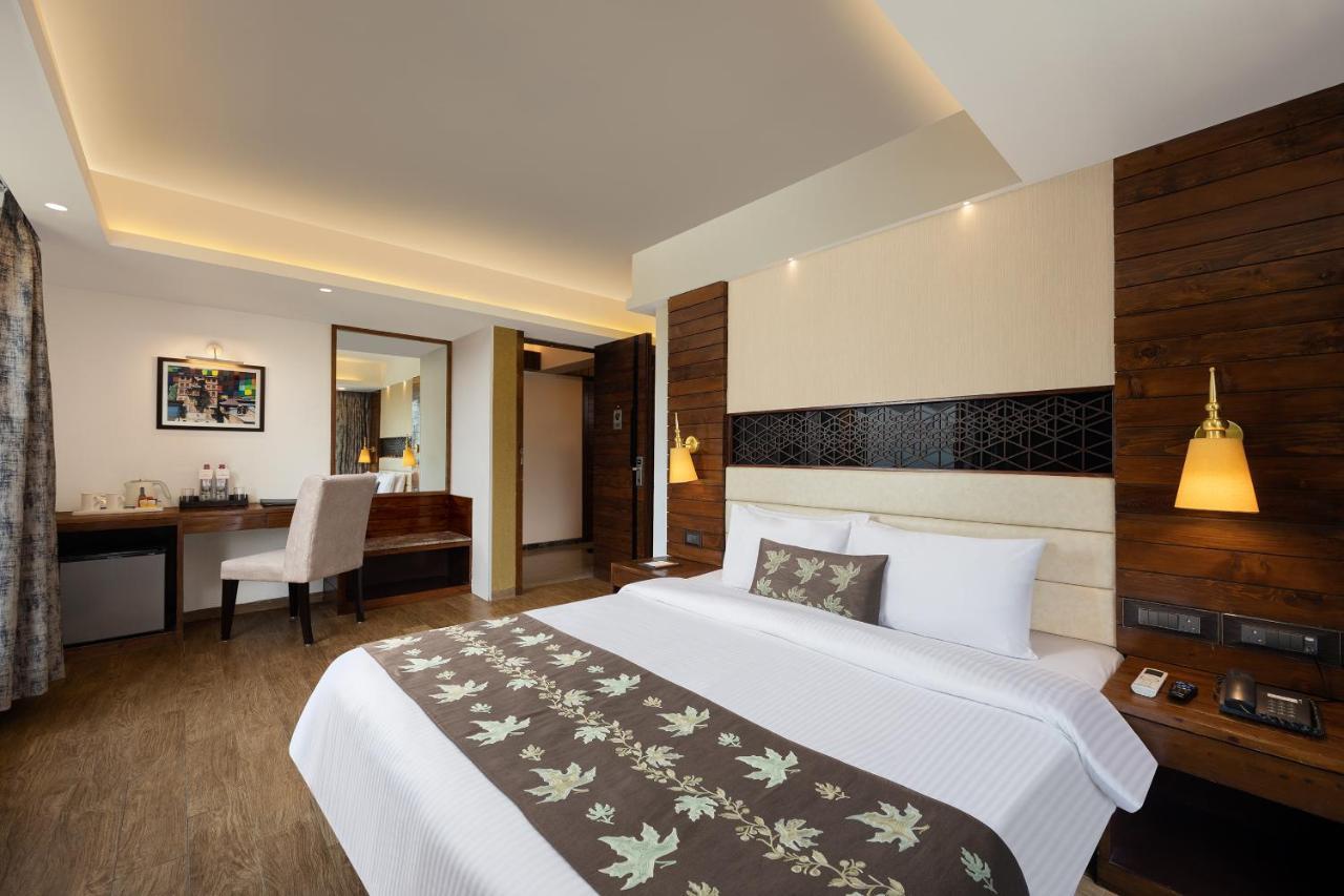 Golden Tulip Srinagar Hotel Bagian luar foto