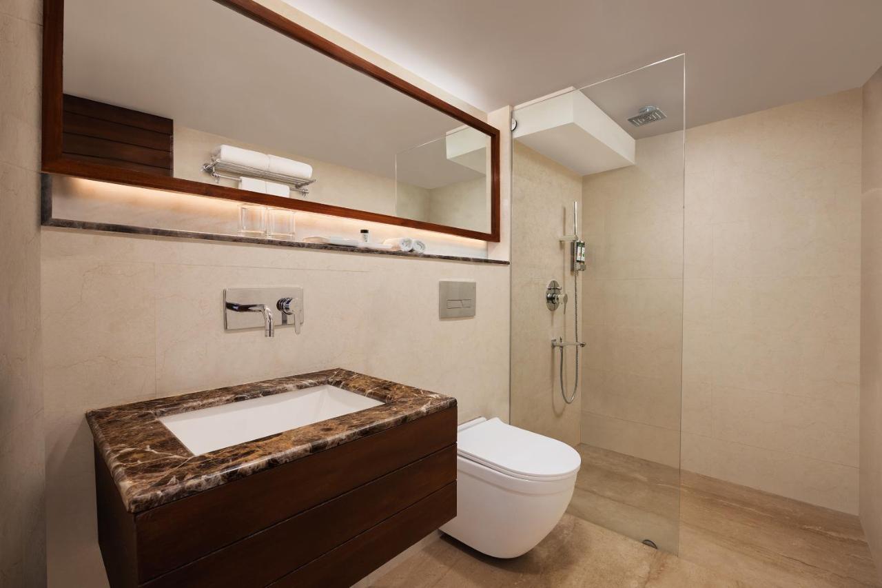 Golden Tulip Srinagar Hotel Bagian luar foto