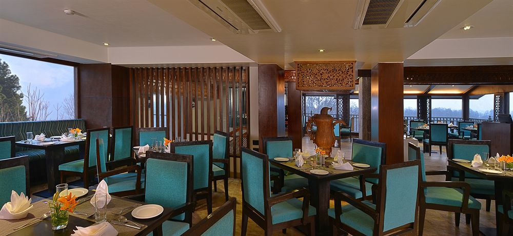 Golden Tulip Srinagar Hotel Bagian luar foto