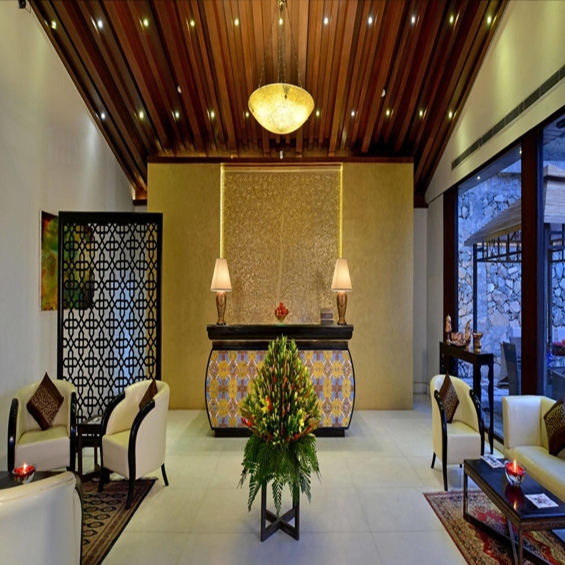 Golden Tulip Srinagar Hotel Bagian luar foto