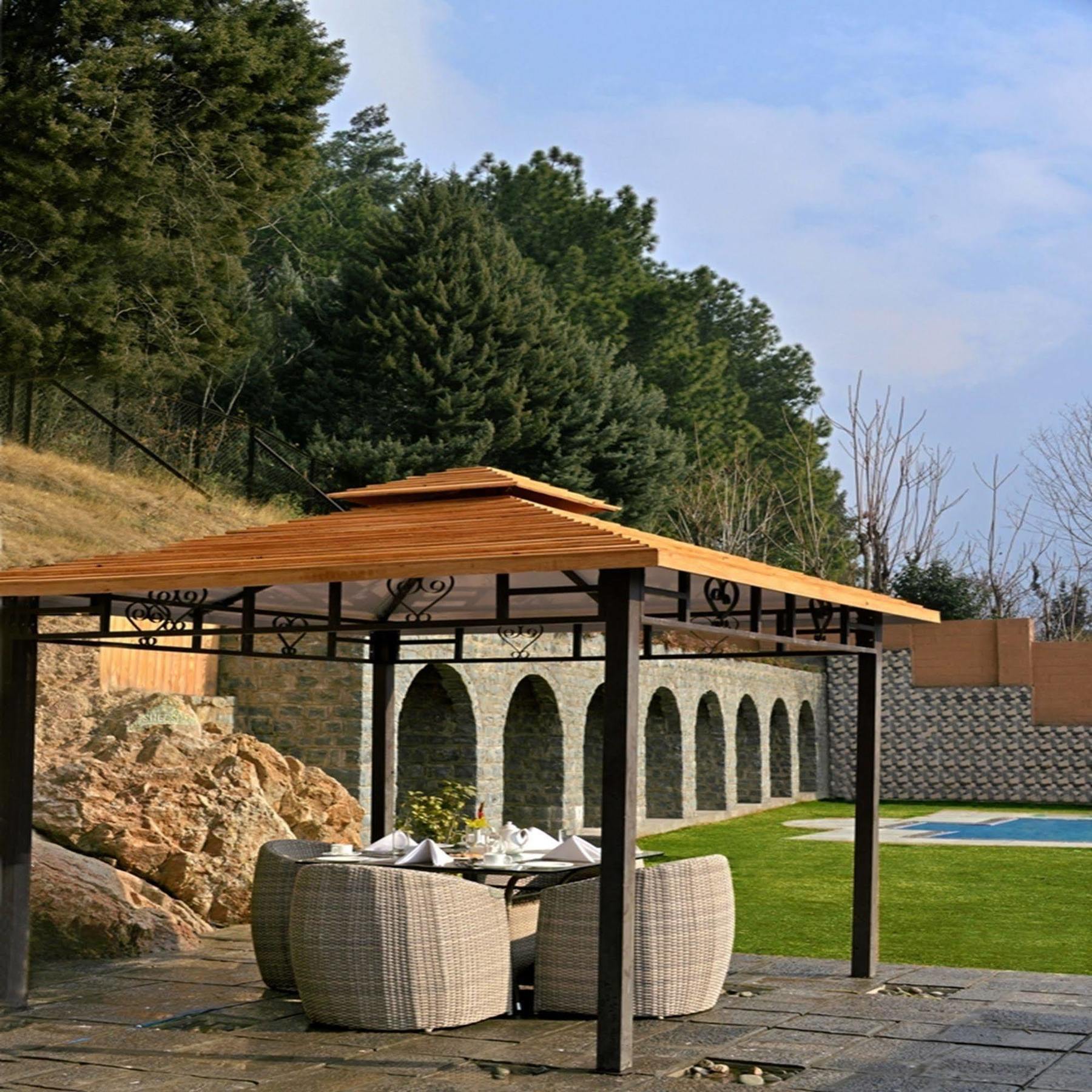 Golden Tulip Srinagar Hotel Bagian luar foto